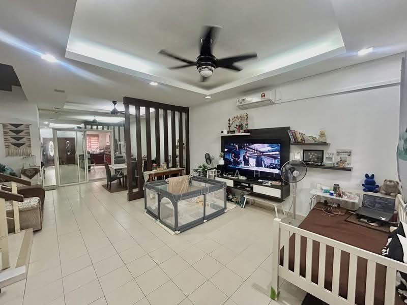 Rumah Teres 2-Tingkat untuk Dijual di Taman Puncak Saujana (Kajang) - Azli Ibrahim - Living Room - PropertyGuru.com.my