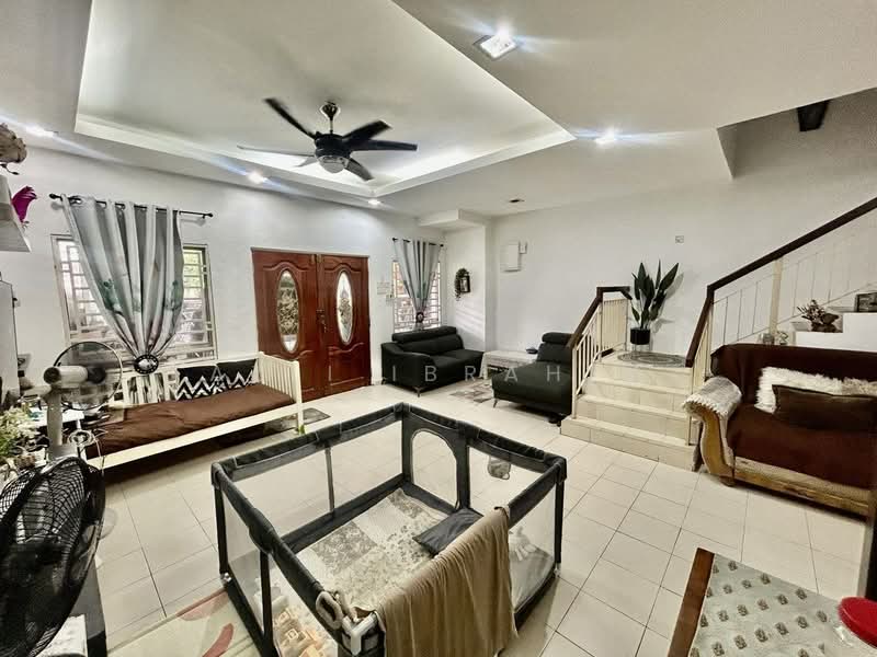Rumah Teres 2-Tingkat untuk Dijual di Taman Puncak Saujana (Kajang) - Azli Ibrahim - Living Room - PropertyGuru.com.my