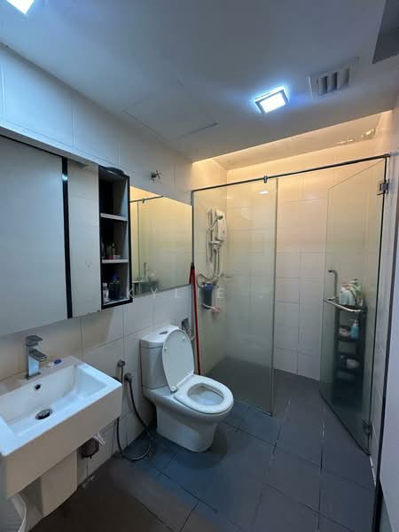Kediaman Servis untuk Dijual di Garden Plaza - Kylie Hoh - Bathroom - PropertyGuru.com.my