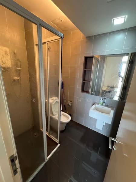 Kediaman Servis untuk Dijual di Garden Plaza - Kylie Hoh - Bathroom - PropertyGuru.com.my