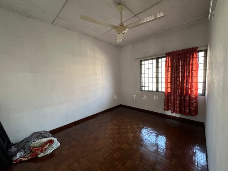 2-storey Terraced House for Rent in Taman Sri Buloh (Sungai Buloh) - Kelven Tan - Bedroom - PropertyGuru.com.my