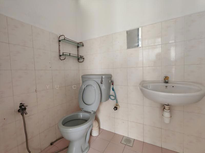 Flat for Sale at Taman Cheng Ria - Yu Chuan Yau - Bathroom - PropertyGuru.com.my