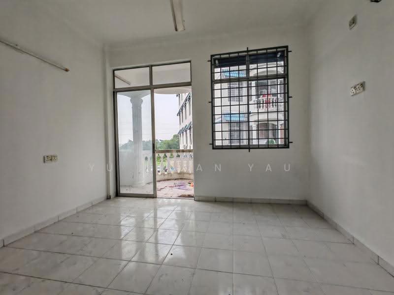 Flat for Sale at Taman Cheng Ria - Yu Chuan Yau - Balcony - PropertyGuru.com.my