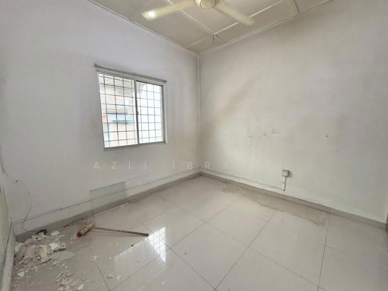 1-storey Terraced House for Sale in SS 3, Taman Universiti (Petaling Jaya) - Azli Ibrahim - Interior - PropertyGuru.com.my