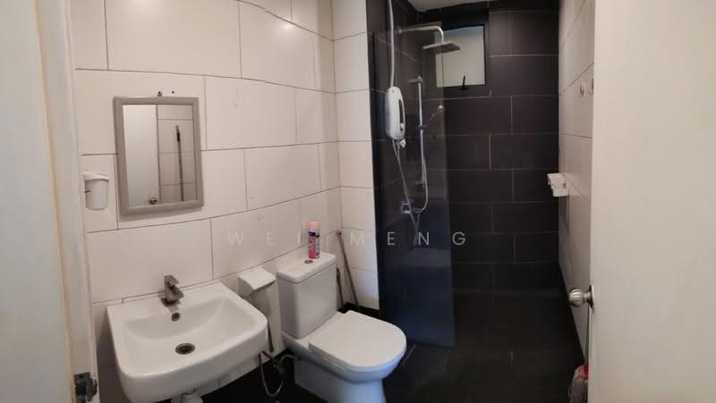 Kediaman Servis untuk Dijual di Univ 360 Place - Wei Meng - Bathroom - PropertyGuru.com.my
