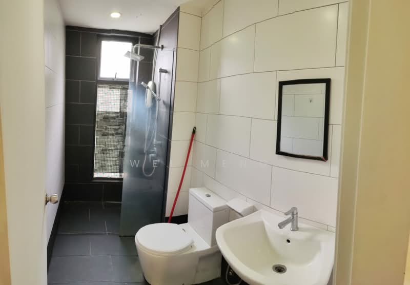 Kediaman Servis untuk Dijual di Univ 360 Place - Wei Meng - Bathroom - PropertyGuru.com.my