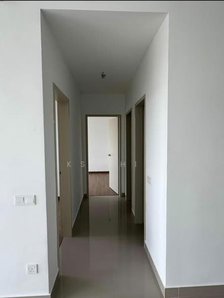 Kediaman Servis untuk Dijual di Residensi Ava @ Kiara Bay - KS Chia - Corridor - PropertyGuru.com.my