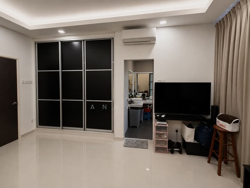 Rumah Teres untuk Dijual di Alam Damai (Cheras) - Anna H - Living Room - PropertyGuru.com.my