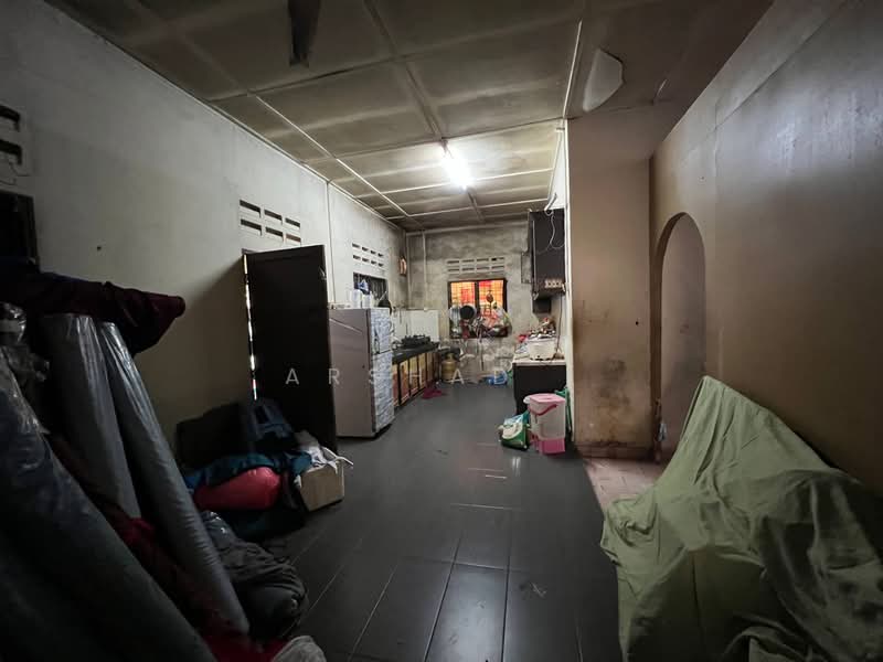 Bungalow House untuk Dijual di Kota Kecil (Kota Tinggi) - Arshad . - Kitchen - PropertyGuru.com.my
