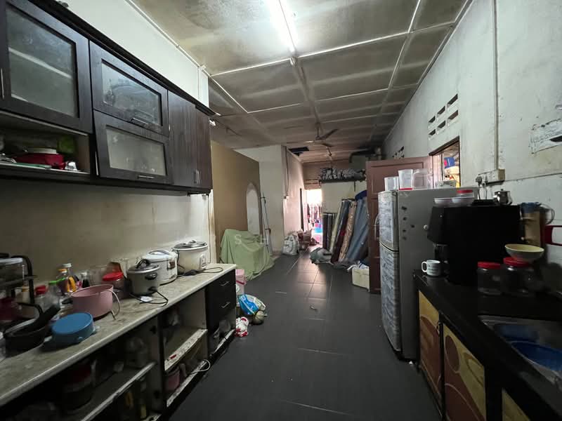 Bungalow House untuk Dijual di Kota Kecil (Kota Tinggi) - Arshad . - Kitchen - PropertyGuru.com.my