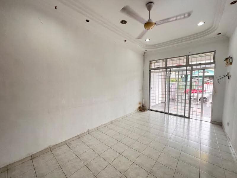 1-storey Terraced House for Sale in Kulai (Johor) - Albert Liew - Living Room - PropertyGuru.com.my