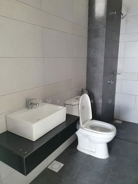 Kediaman Servis untuk Dijual di Amani Residence - Jimmy Chang - Bathroom - PropertyGuru.com.my