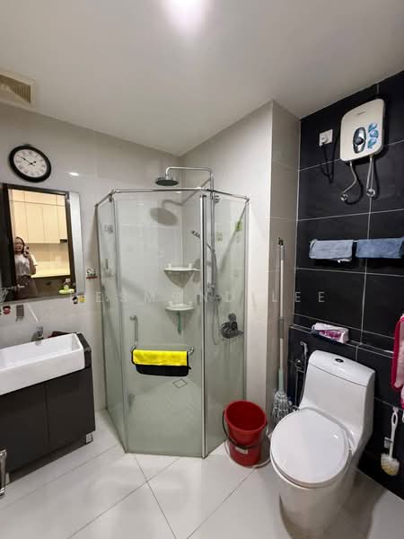 Condominium for Rent at Amberside @ Country Garden Danga Bay - Desmond Lee - Bathroom - PropertyGuru.com.my