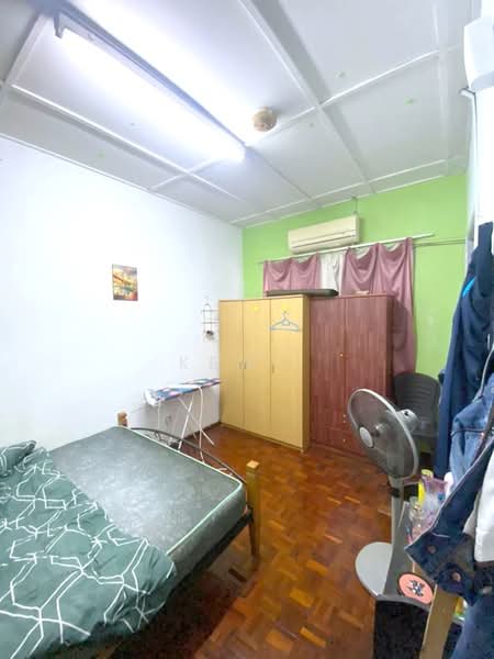 Pangsapuri untuk Dijual di Dahlia Apartment - Kew . - Bedroom - PropertyGuru.com.my