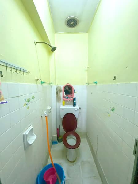 Pangsapuri untuk Dijual di Dahlia Apartment - Kew . - Bathroom - PropertyGuru.com.my