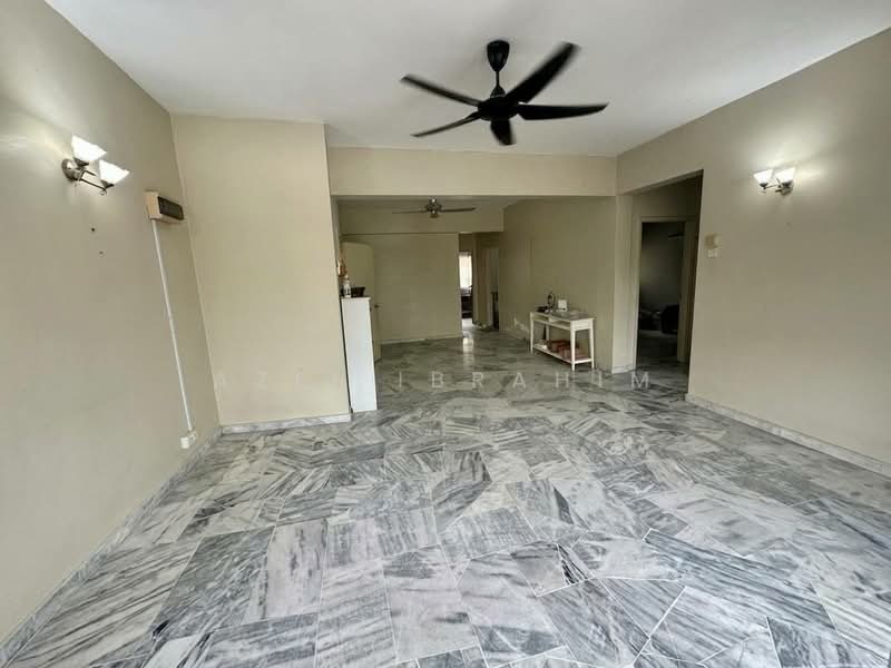 Kondominium untuk Dijual di Villaria - Azli Ibrahim - Living Room - PropertyGuru.com.my