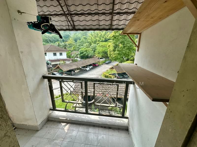 Kondominium untuk Dijual di Villaria - Azli Ibrahim - Balcony - PropertyGuru.com.my