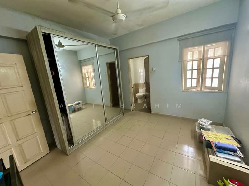 Kondominium untuk Dijual di Villaria - Azli Ibrahim - Bedroom - PropertyGuru.com.my