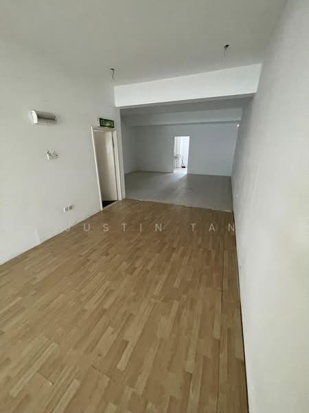 Kedai untuk Dijual di Taman Sri Serdang (Seri Kembangan) - JUSTIN TAN - Interior - PropertyGuru.com.my