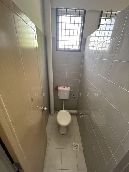 Kedai untuk Dijual di Taman Sri Serdang (Seri Kembangan) - JUSTIN TAN - Bathroom - PropertyGuru.com.my