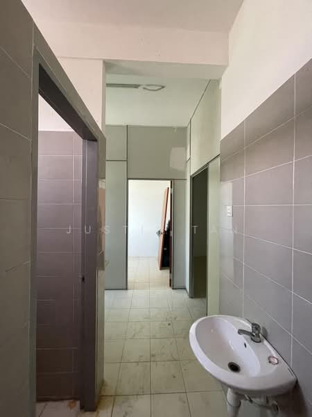 Kedai untuk Dijual di Taman Sri Serdang (Seri Kembangan) - JUSTIN TAN - Bathroom - PropertyGuru.com.my
