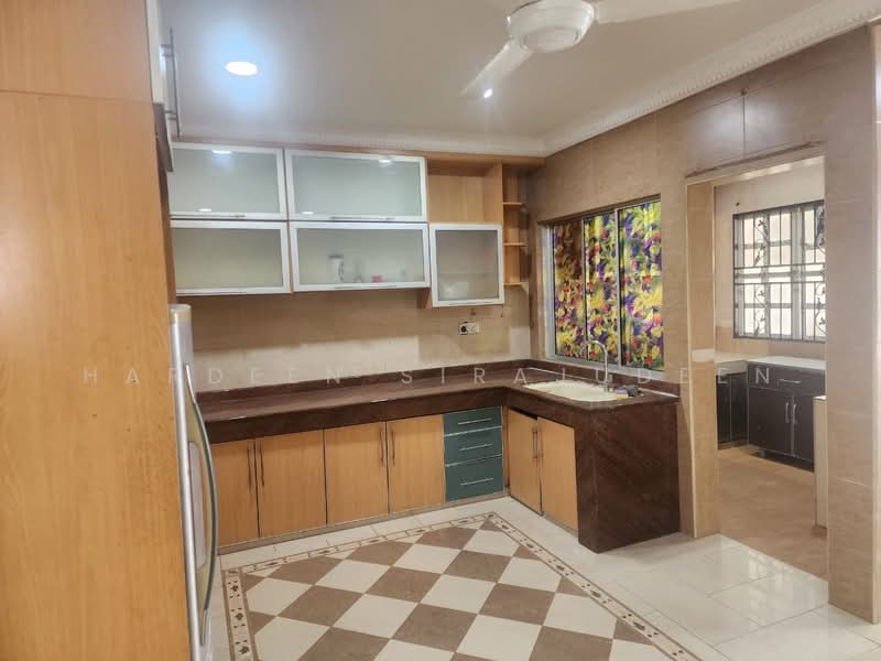 Semi-Detached House for Rent in Seri Kembangan (Selangor) - Hardeen Sirajudeen - Dry Kitchen - PropertyGuru.com.my