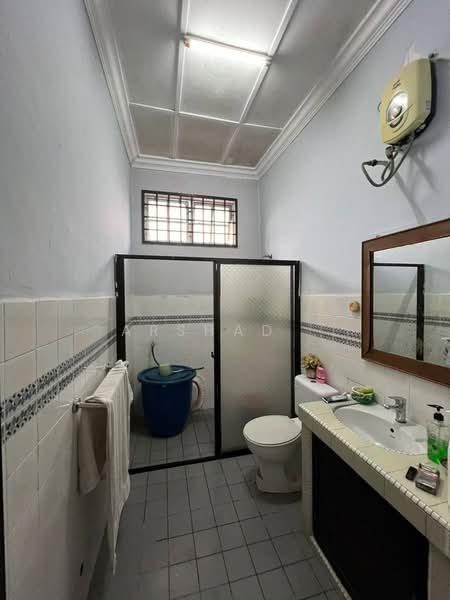 Semi-Detached House for Sale in Taman Munsyi Ibrahim (Johor Bahru) - Arshad . - Bathroom - PropertyGuru.com.my