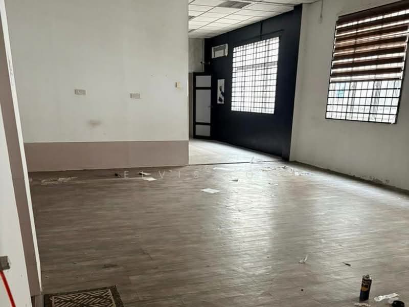 Kedai untuk Disewa di Taman Equine (Seri Kembangan) - Elvis Kok - Interior - PropertyGuru.com.my