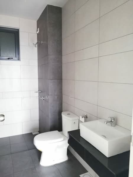 Kediaman Servis untuk Dijual di Amani Residence - Jimmy Chang - Bathroom - PropertyGuru.com.my