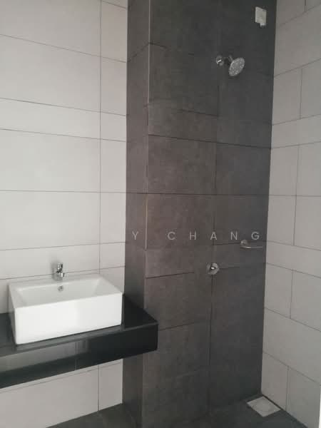 Kediaman Servis untuk Dijual di Amani Residence - Jimmy Chang - Bathroom - PropertyGuru.com.my
