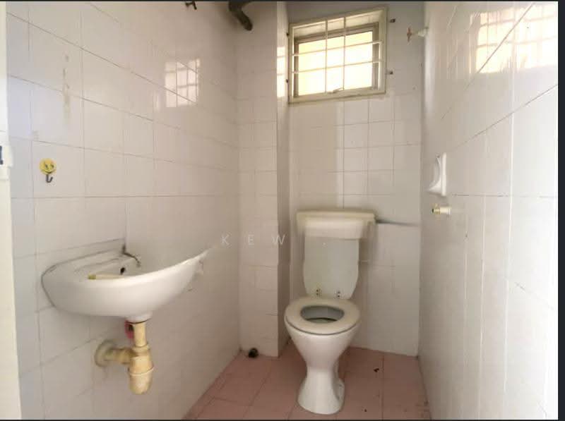 Apartment for Sale at Pangsapuri Merak - Kew . - Bathroom - PropertyGuru.com.my