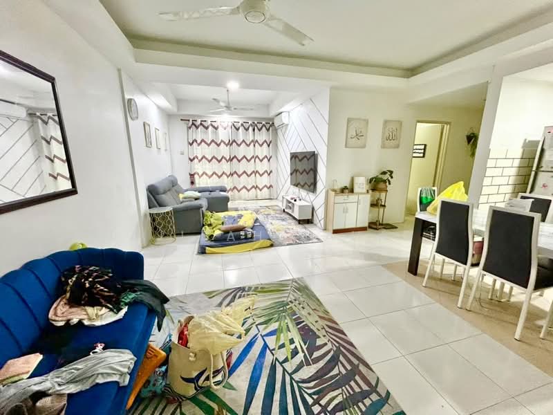 Kondominium untuk Dijual di Unipark Condominium - Najibah Sahari - Living Room - PropertyGuru.com.my