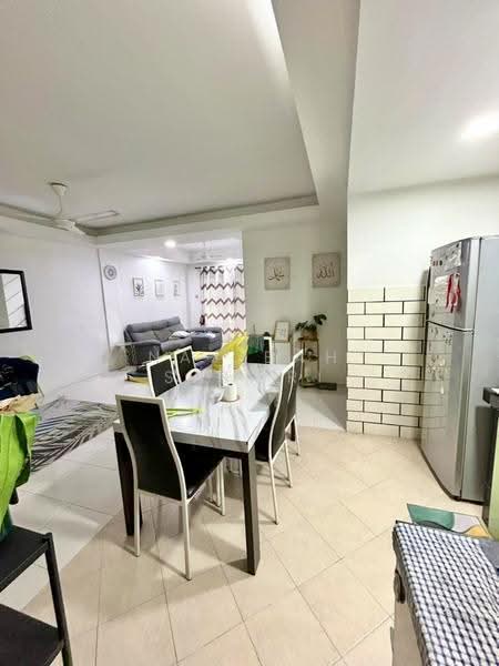 Kondominium untuk Dijual di Unipark Condominium - Najibah Sahari - Living Room - PropertyGuru.com.my