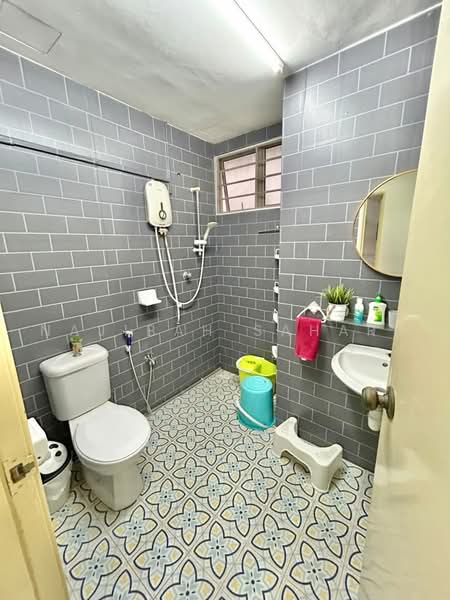 Kondominium untuk Dijual di Unipark Condominium - Najibah Sahari - Bathroom - PropertyGuru.com.my