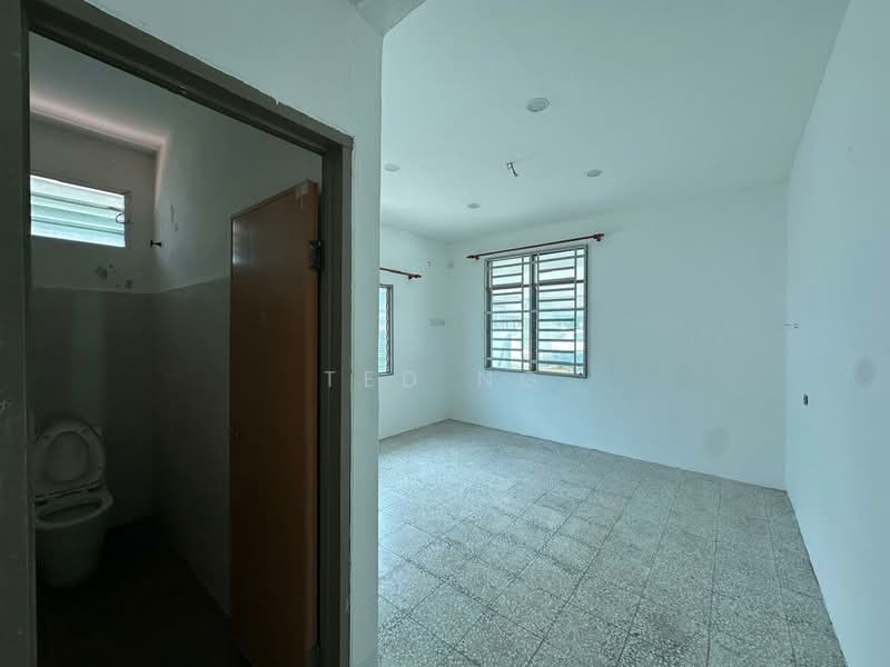 Bungalow House for Sale in Taman Seraya Indah 3 (Kulim) - TED NG - Bathroom - PropertyGuru.com.my