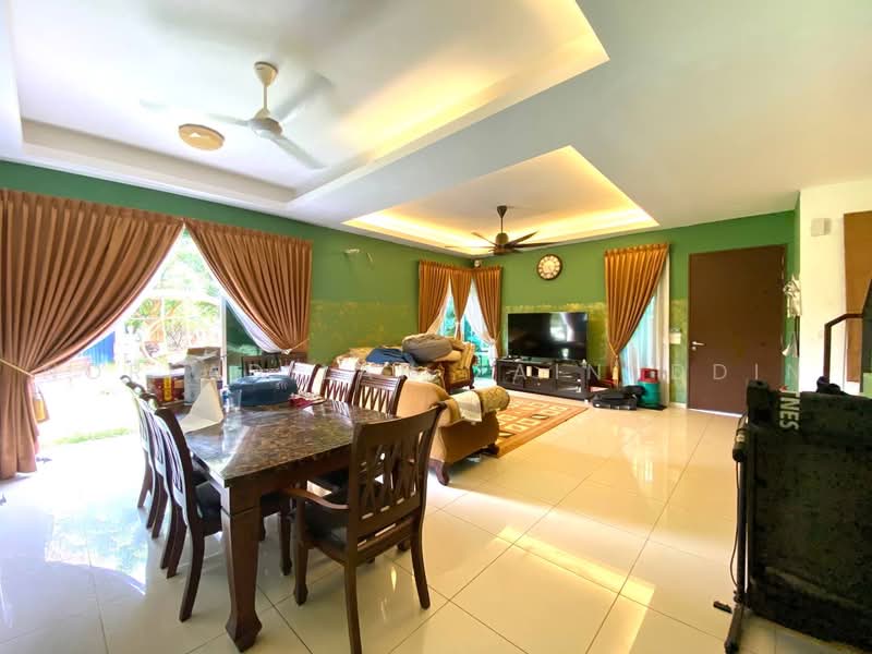 2-storey Terraced House for Sale in Bandar Rimbayu (Telok Panglima Garang) - NORFADILAH ZAINUDDIN - Living Room - PropertyGuru.com.my