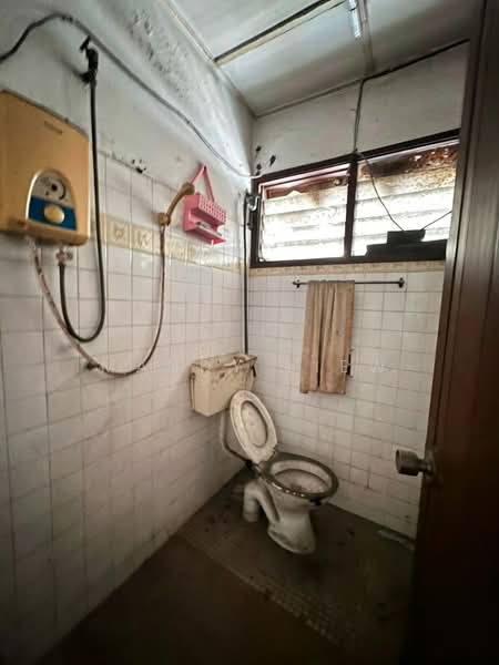 Rumah Teres 2-Tingkat untuk Dijual di SS18 (Subang Jaya) - Mandy Liew - Bathroom - PropertyGuru.com.my