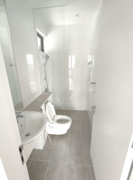 Service Residence for Sale at Senada Residence @ KLGCC Resort - Kraven Poon - Bathroom - PropertyGuru.com.my