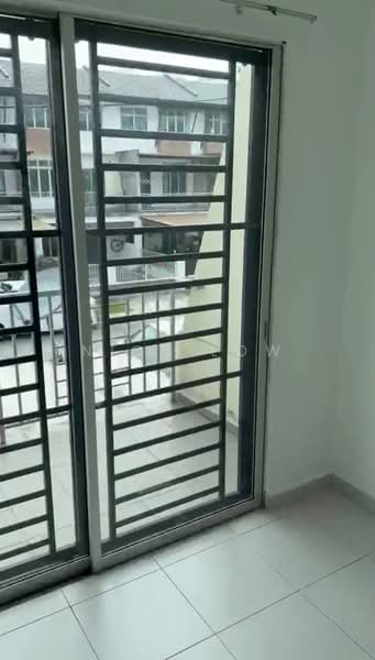 Rumah Teres 2.5-Tingkat untuk Disewa di Taman Scientex Utama (Senai) - Nick Low - Balcony - PropertyGuru.com.my