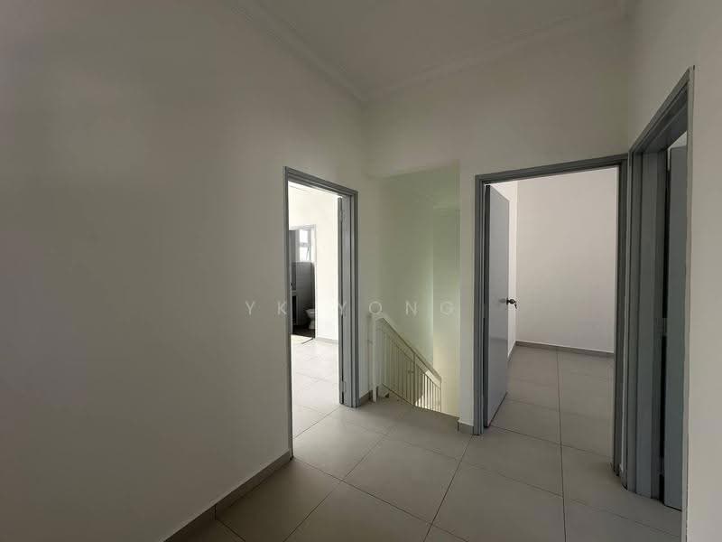Rumah Teres 2-Tingkat untuk Dijual di Taman Subang Permai (Subang Jaya) - Yk Yong - Corridor - PropertyGuru.com.my
