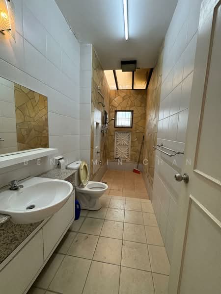2.5-storey Terraced House for Sale in Skudai (Johor) - Benjamin Chan - Bathroom - PropertyGuru.com.my