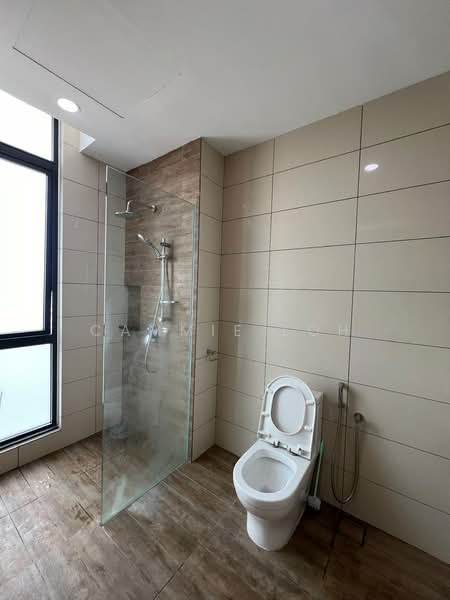 Kediaman Servis untuk Disewa di Avara - Cammie Loh - Bathroom - PropertyGuru.com.my