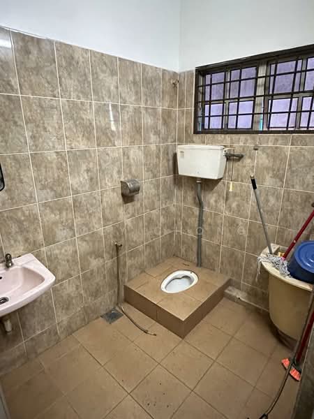 Kedai untuk Disewa di Kampung Baru Simpang (Simpang) - Boey Chong - Bathroom - PropertyGuru.com.my
