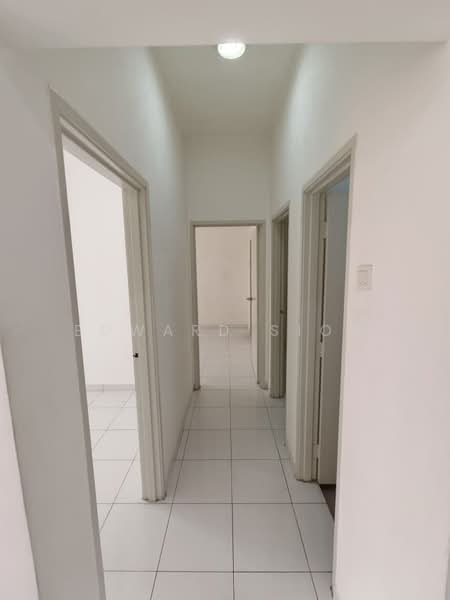 Kediaman Servis untuk Disewa di Jentayu Residensi @ Tampoi - Edward Siow - Corridor - PropertyGuru.com.my
