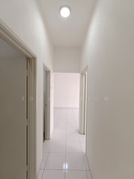 Kediaman Servis untuk Disewa di Jentayu Residensi @ Tampoi - Edward Siow - Corridor - PropertyGuru.com.my