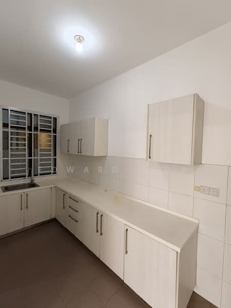 Kediaman Servis untuk Disewa di Jentayu Residensi @ Tampoi - Edward Siow - Kitchen - PropertyGuru.com.my