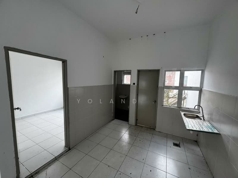 Rumah Teres 2-Tingkat untuk Disewa di Gelang Patah (Johor) - Yoland . - Kitchen - PropertyGuru.com.my