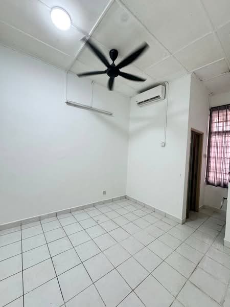 1.5-storey Terraced House for Rent in Taman Molek (Johor Bahru) - Nikko Soh - Interior - PropertyGuru.com.my