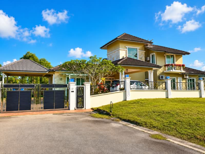 Bungalow House untuk Dijual di Johor Bahru (Johor) - Arshad . - Main Entrance - PropertyGuru.com.my