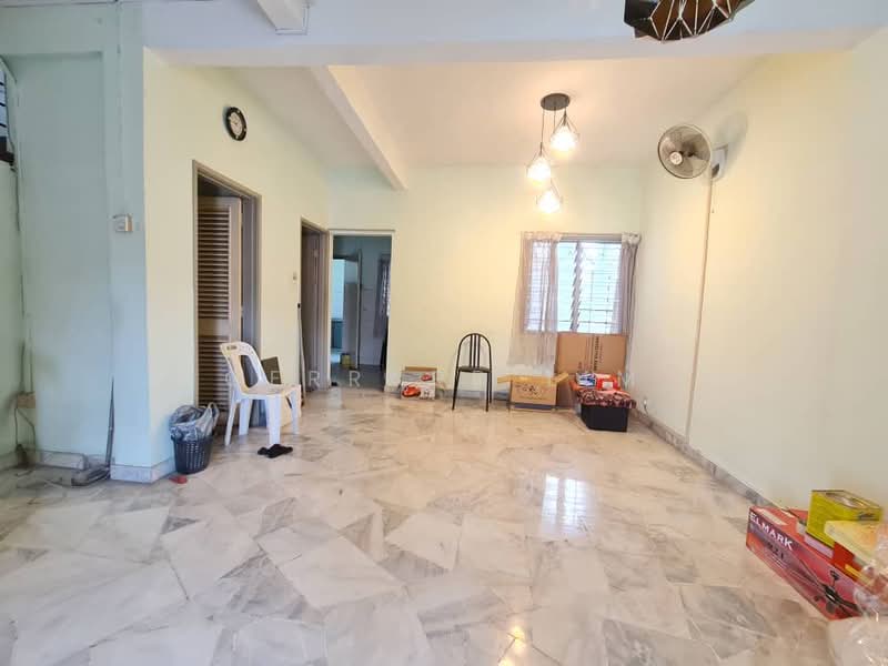 Rumah Teres 2-Tingkat untuk Dijual di Usj 6 (Subang Jaya) - Gerrard Lim - Living Room - PropertyGuru.com.my